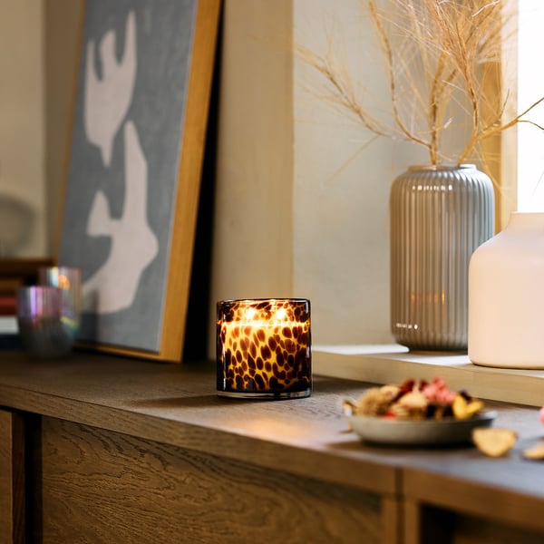 KRONSÅNGARE شمعة معطرة في كأس، فتيلين, خوخ/منقط. بني, 50 س