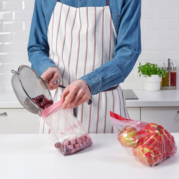 Storing grapes in reusable bag in kitchen.