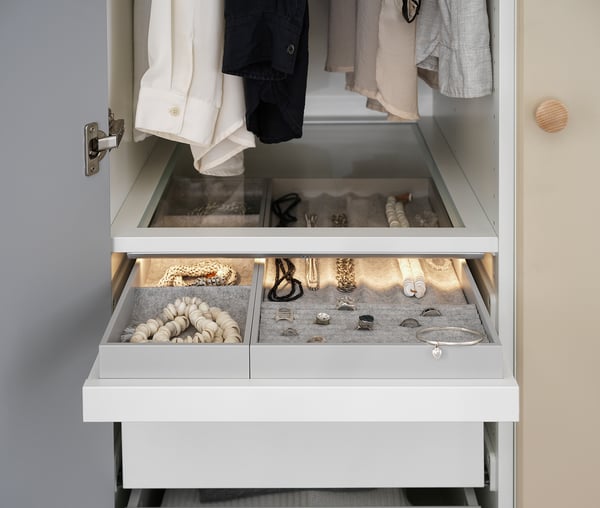 KOMPLEMENT jewellery organiser with white felt inserts and compartments for rings, necklaces, and watches.