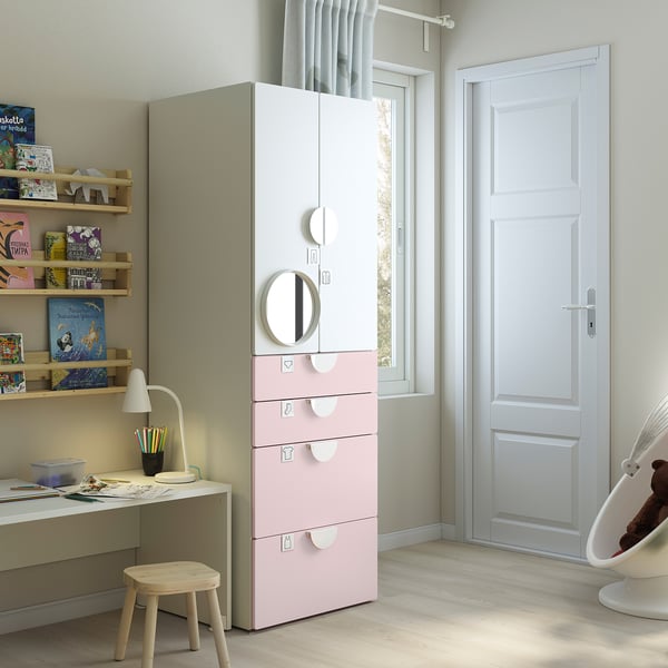 Kids room with white & pink SMÅSTAD wardrobe, shelves, desk & lamp.