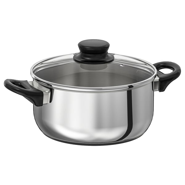Silberner Topf mit schwarzen Griffen und Glasdeckel, der zum Kochen gedacht ist.