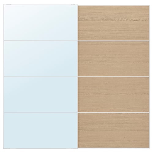 Moderne zweifarbige Schranktüren mit verspiegelter linker Blende, heller Holzverkleidung rechts, Aluminiumrahmen, schlankem Design.