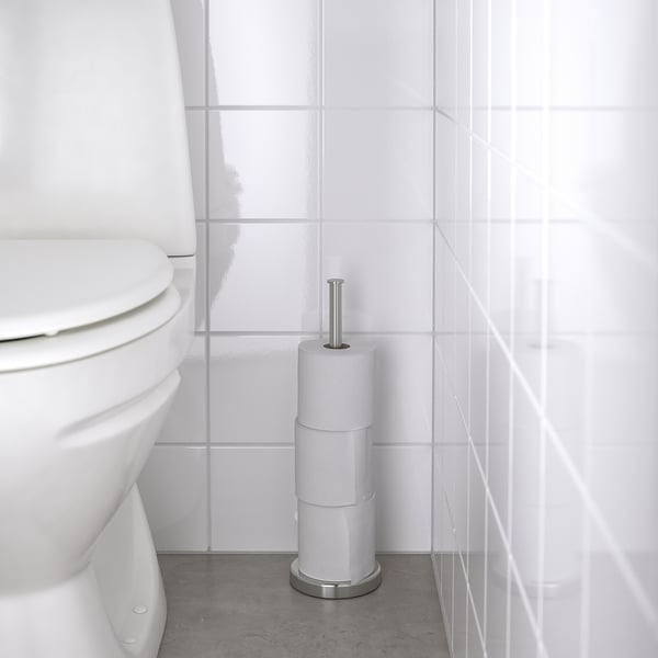 BROGRUND Halter mit 3 Rollen in der Nähe der weißen Toilette. Alternativ: BROGRUND Toilettenpapierhalter mit 3 Rollen von white toilet.