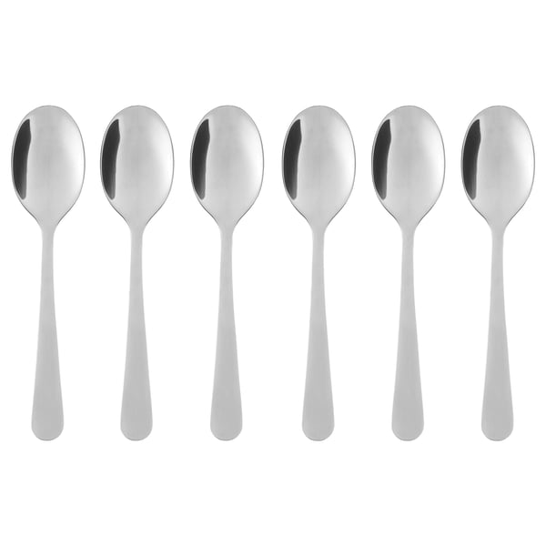 Sechs Löffel aus Edelstahl in einer ordentlichen Reihe, reflektierendes Licht mit polierter Oberfläche, schlichtes und klassisches Design.