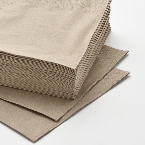 Stapel brauner Papierservietten, ordentlich arrangiert; Weiche Textur mit Absorptionsmuster.