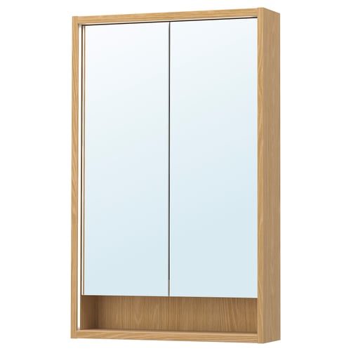 FAXÄLVEN Spiegelschrank aus Holz in heller Farbe mit integrierter Beleuchtung; Rechteckiges und schlankes Design.