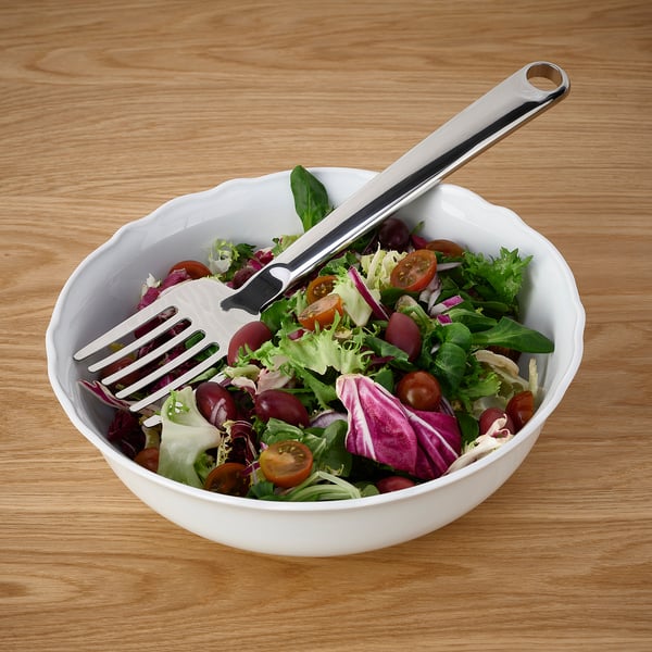 Salat in einer Schüssel mit FINMAT-Gabel
