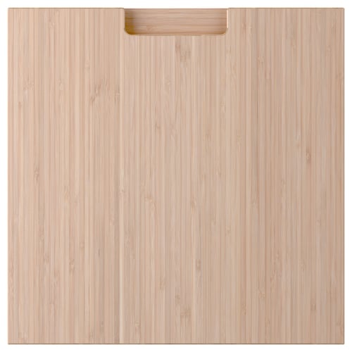Schrankfront aus hellem Holz mit rechteckigem Griff.