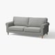 Ein GÄLLTOFTA hellgraues Sofa aus Stoff mit aufgerollten Armlehnen und Holzbeinen.