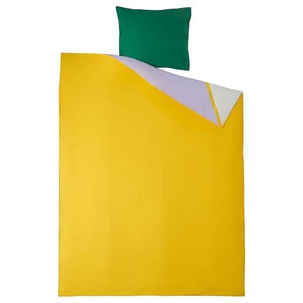 Gelbes Bettlaken mit grünem Kissen, rechteckig, schlichtes Design, 100% Baumwolle.