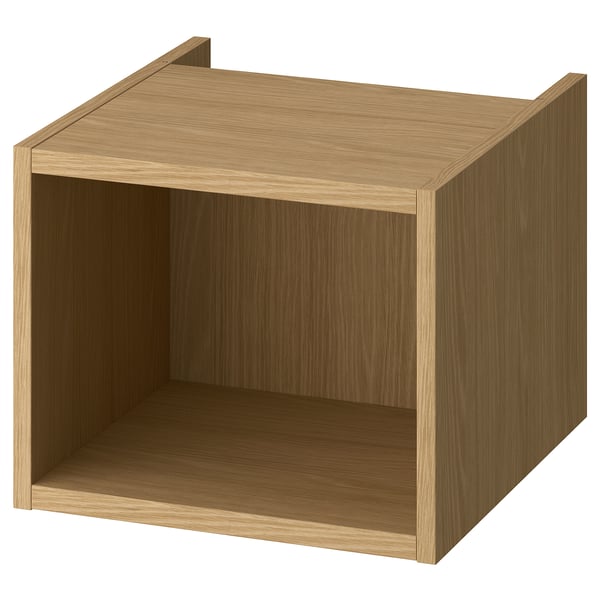 Ein brauner offener HAGAÅN-Holzschrank mit natürlicher Oberfläche, perfekt für die Aufbewahrung im Badezimmer.