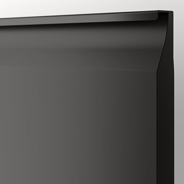 Schlankes schwarzes Gehäuse mit glatter Oberfläche und dezentem Griff, das modernes Design und hochwertige Verarbeitung zeigt.