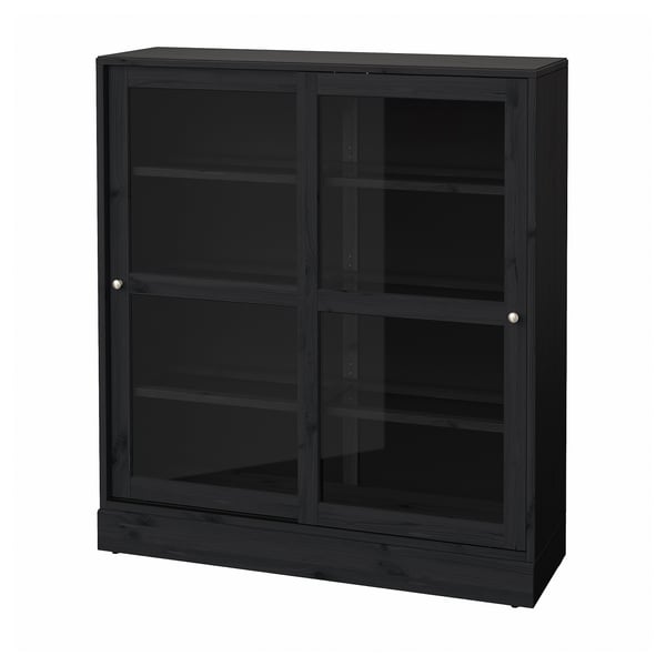 Eine schwarze HAVSTA-Vitrine aus Kiefer mit Glastüren und -böden in einem schlanken, rechteckigen Design.