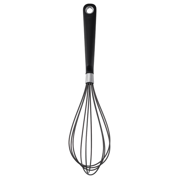 Schwarzer Silikon-Ikea-Schneebesen mit Edelstahldrähten und einem bequemen Griff für den sicheren Gebrauch in der Küche.