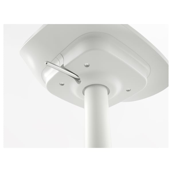 Verstellbarer Stuhlsitz aus Metall mit verchromtem Griff, der Langlebigkeit und einfache Höhenverstellung gewährleistet.