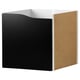 Ein KALLAX Black Cube Aufbewahrungsschrank mit Tafeltür, der Stau- und Schreibraum kombiniert.
