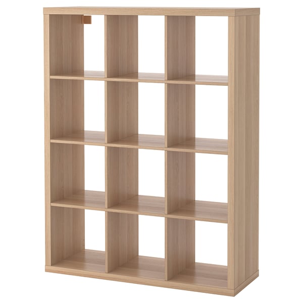 KALLAX hellbraunes Holzwürfelregal, leer, vier Reihen, vier Würfel pro Reihe.