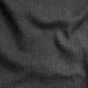 Nahaufnahme eines strukturierten Stoffes, der ein kompliziertes, glänzendes Design zeigt. Weiche, recycelte Mischung aus Polyester und Baumwolle.