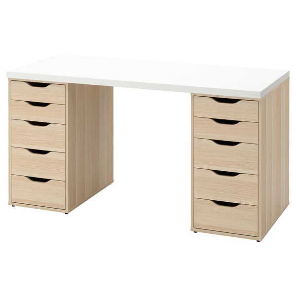 Ein ikea LAGKAPTEN Schreibtisch in Weiß mit Holzschubladen. Es ist kompakt, rechteckig und verfügt über vier Schubladen auf jeder Seite zur Aufbewahrung.