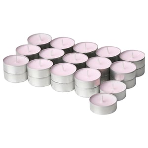 Gruppe von 20 rosa LUGNARE Duftkerzen in silbernen Bechern.