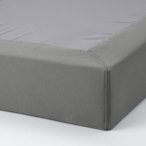 Eine graue Matratzenauflage mit einer sauberen Naht und einem Reißverschluss, die perfekt zu einem Bett passt.