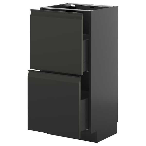 Moderner schwarzer Küchenschrank mit integrierten Griffen, schlankem Design und glatten Schubladen.