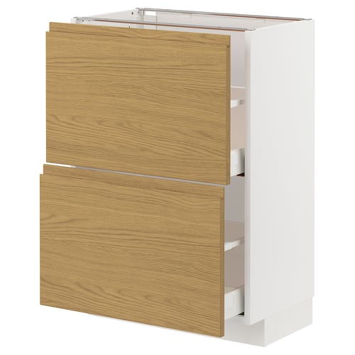 Ein weißer METOD-Küchenschrank mit Schubladen in Eichenoptik und minimalistischem Design.