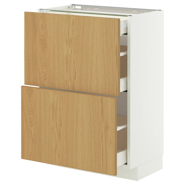 Ikea METOD weißer Schrank, Schubladen aus hellem Holz, glatte Oberflächen, vertikale Aufbewahrung.