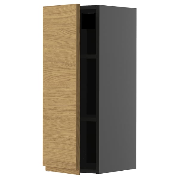 Moderner Küchenschrank mit Eichenholztür, schwarzem Rahmen, rechteckiger Form und minimalistischem Design.