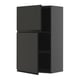 Offener grauer Küchenschrank, modernes Design mit schlanken schwarzen Griffen, zwei Fächer.