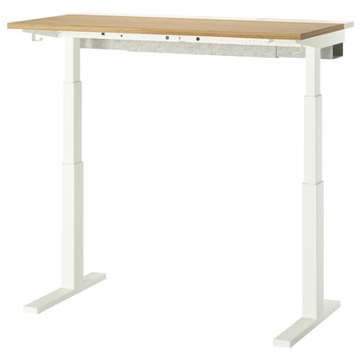 MITTZON verstellbarer Schreibtisch, weiße Beine, helle Holzplatte.