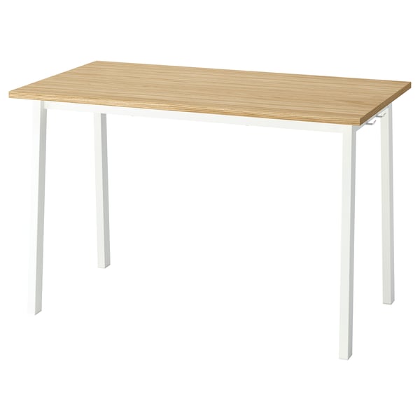 Der MITTZON Tisch hat eine Tischplatte aus hellem Holz und weiße Beine, die einen schlanken und modernen Look schaffen.
