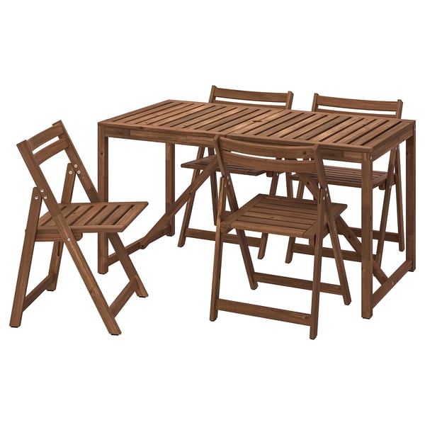Gartenmöbelset aus Holz, bestehend aus rechteckigem Tisch und vier klappbaren Stühlen. Hergestellt aus braunem Akazienholz, ideal für den Außenbereich.