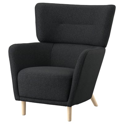 Dunkelgrauer OSKARSHAMN Ohrensessel, modernes Design mit hoher Rückenlehne und Holzbeinen.