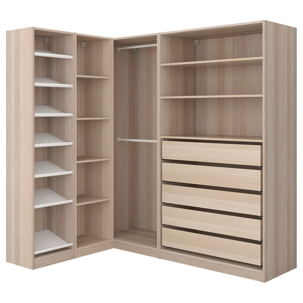 Ein heller holzfarbener PAX-Kleiderschrank mit mehreren Regalen und Schubladen zur Aufbewahrung.