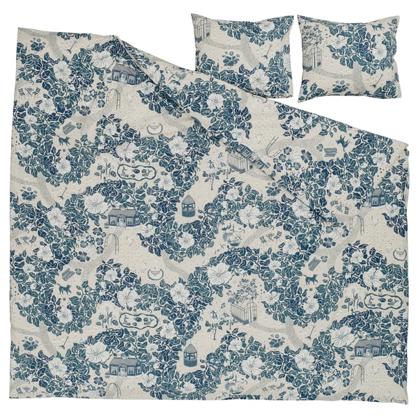 Blau-weiße Bettwäsche mit Natur- und Dorfmustern. Bettbezug und Kissenbezüge. Hergestellt aus 50 % recycelter Baumwolle und 50 % Lyocell.