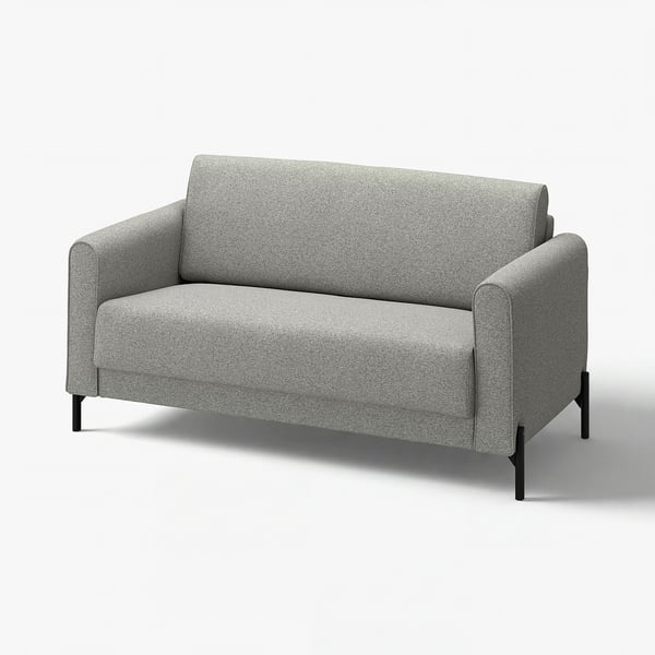 Ein graues SALTMYRAN-Sofa mit elegantem Design, schlanken Beinen und abgerundeten Armlehnen.