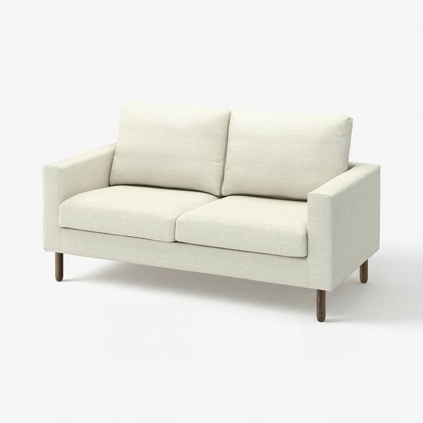 Ein hellgrauer SALTSJÖBADEN Zweisitzer mit gepolsterten Sitzen und Rückenlehne, Holzbeinen und einem modernen, minimalistischen Design.
