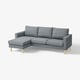 Graues L-förmiges Sofa, modernes Design, Holzbeine, bequeme Kissen.