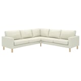 Modernes, cremefarbenes, l-förmiges Ecksofa mit Holzbeinen, minimalistisches Design.