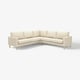 Ein beigefarbenes, l-förmiges SALTSJÖBADEN-Ecksofa mit Holzbeinen, das ein modernes und minimalistisches Design bietet.