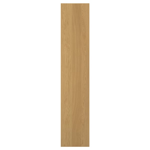 Eine Schranktür aus Holz. Es ist hellbraun mit einer rechteckigen Form. Aus Eichenfurnier gefertigt, hat es eine Massivholzkante und ein klares Design.