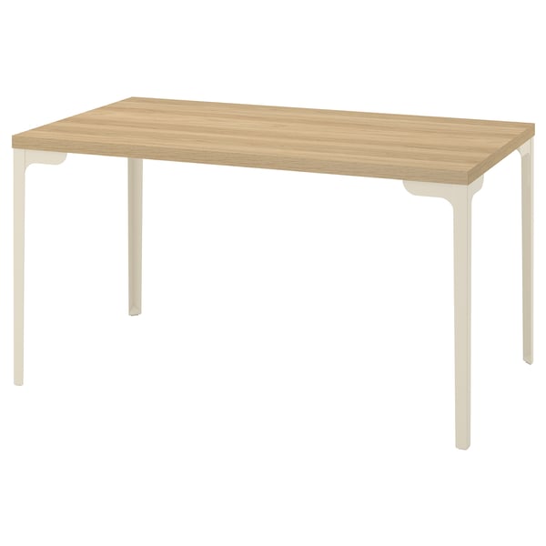 SKÅLSTA Tisch. Platte aus hellem Holz, cremefarbene Beine. Rechteckiges, schlichtes Design.