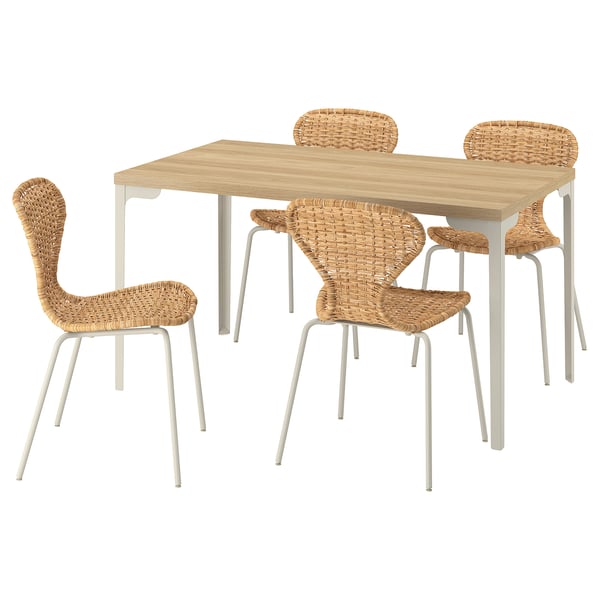 SKÅLSTA Esszimmergarnitur: Tisch aus hellem Holz, 4 Korbstühle mit Metallbeinen, natürliche Farbe, geflochtenes Design, robust und bequem.