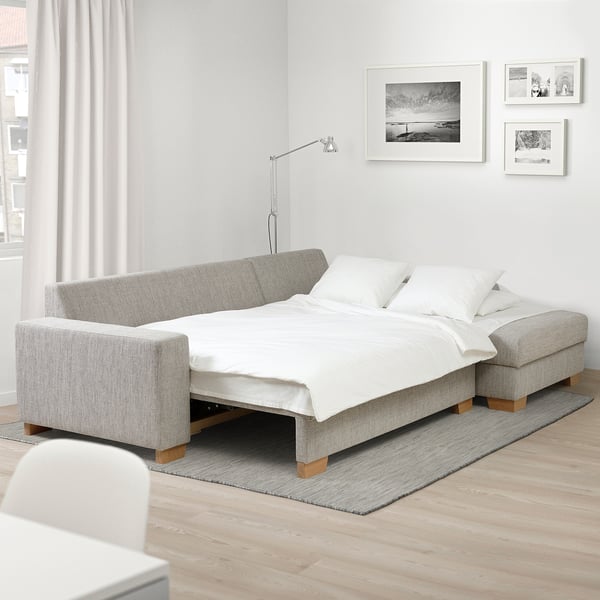 Schlafsofa im skandinavischen Stil SÖRVALLEN in Hellgrau mit Chaiselongue mit Stauraum.