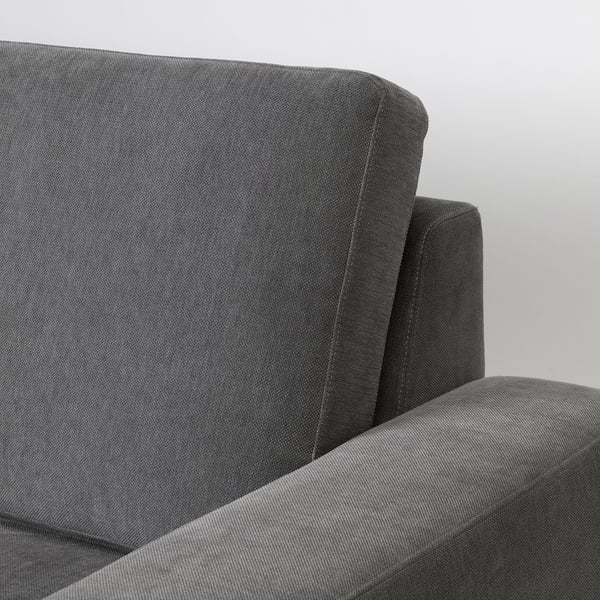 Nahaufnahme der Armlehne des SÖRVALLEN-Sofas mit hochwertigem Stoff und robustem Rahmen.