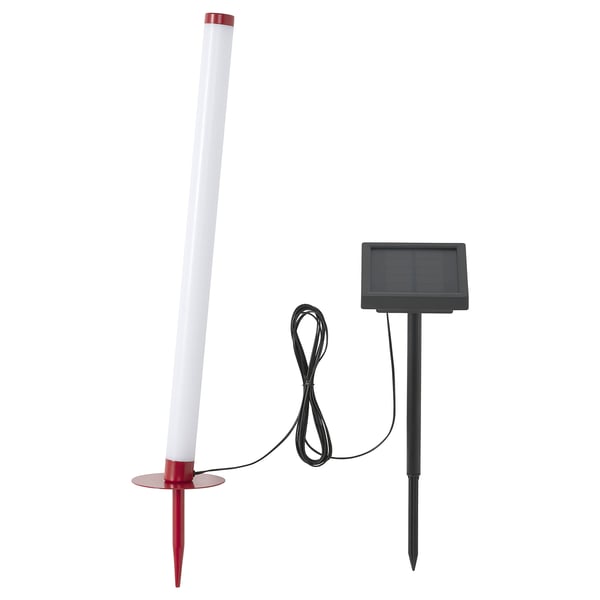 SOLVINDEN Solarleuchte in Rot und Weiß. Hohes, zylindrisches Design mit Solarpanel auf dem Pfahl.