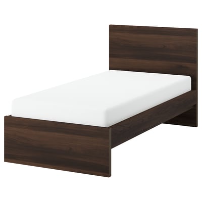 STORKLINTA Walnussbett, schlichtes modernes Design, stabiles Holz, rechteckige Form, schlankendes Kopfteil.