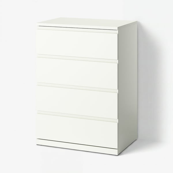 Weiße STORKLINTA-Kommode mit 4 glatten Schubladen, ohne Griffe. Ideal zum Stauraum im Schlafzimmer.