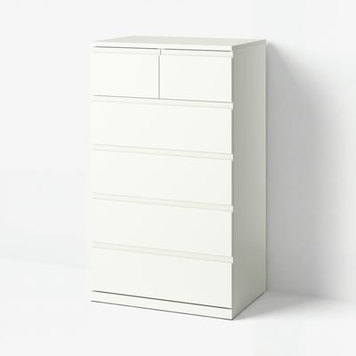 Weiße STORKLINTA-Truhe, sechs Schubladen, schlankes Design. Modern und minimalistisch, ideal für Schlafzimmer.